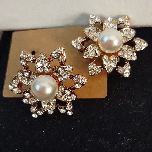 Rose Gold Pltd Pearl & Crystal Earrings - Picture 1 of 13